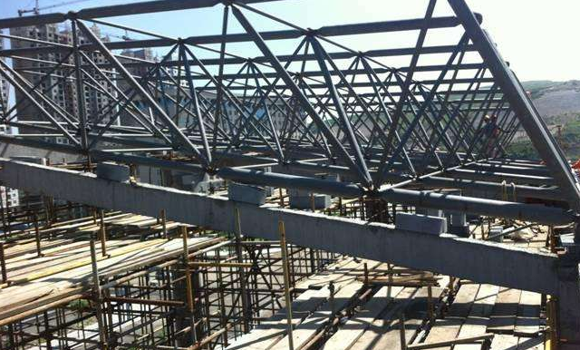 邢台简述网架公司的黑色压型钢板的吊装步履